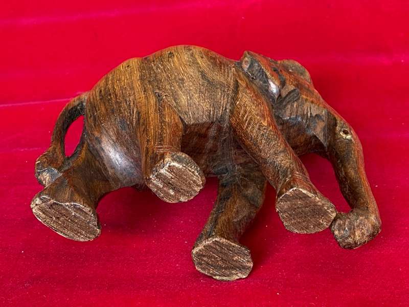 Wooden handcraved Elephant (from Kenia) , from the  90s, size 12cmx10cm, 177g,african animal (LOT 1)