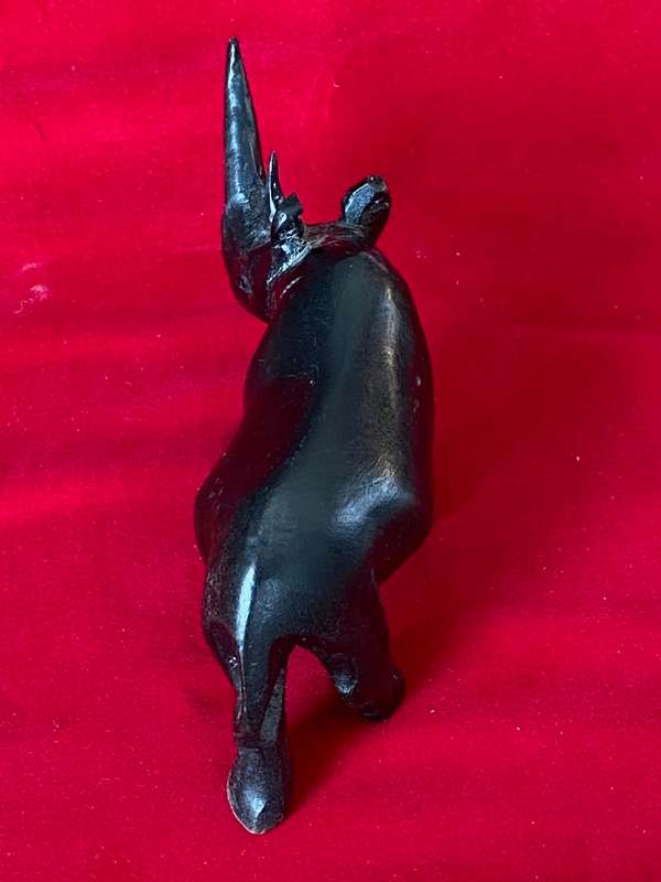 Wooden handcraved Rhino (from Kenia) , from the  90s, size 16cm long, 144g, african animal (LOT 2)