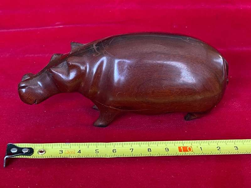 Wooden handcraved Hippo red-brown,from the  90s, size 13cm x 6cm, 181g, african animal (LOT 2)