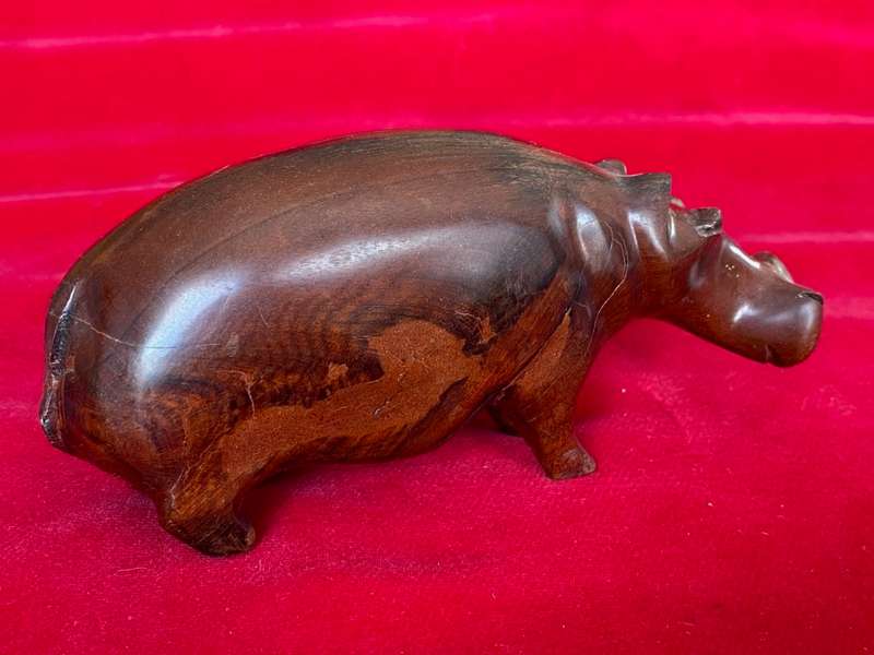 Wooden handcraved Hippo red-brown,from the  90s, size 13cm x 6cm, 181g, african animal (LOT 2)