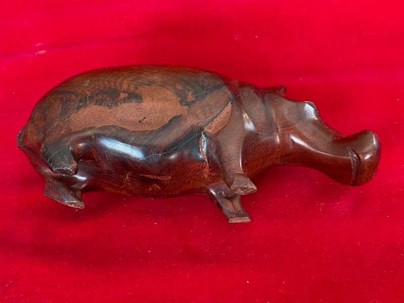Wooden handcraved Hippo red-brown,from the  90s, size 13cm x 6cm, 181g, african animal (LOT 2)