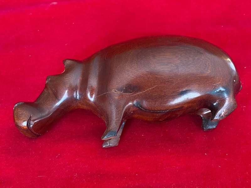 Wooden handcraved Hippo red-brown,from the  90s, size 13cm x 6cm, 181g, african animal (LOT 2)