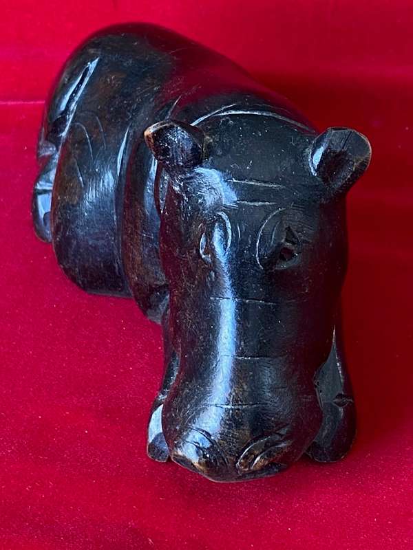 Wooden handcraved Hippo brown, from the  90s, size 16.5cm x 8cm, 363g, african animal (LOT 1)