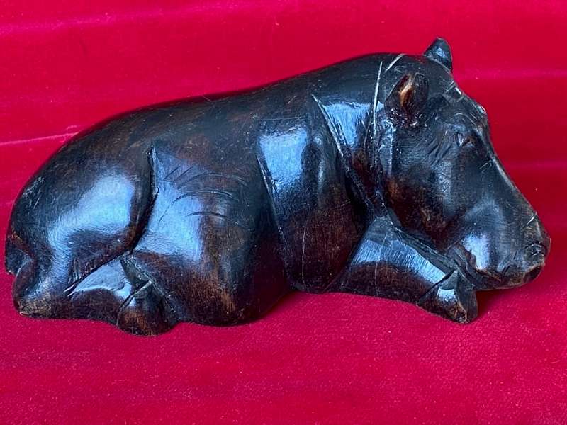 Wooden handcraved Hippo brown, from the  90s, size 16.5cm x 8cm, 363g, african animal (LOT 1)