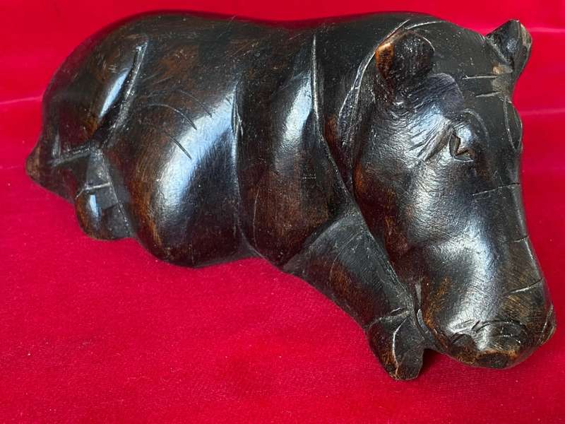 Wooden handcraved Hippo brown, from the  90s, size 16.5cm x 8cm, 363g, african animal (LOT 1)