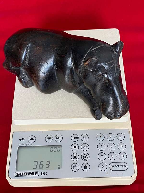Wooden handcraved Hippo brown, from the  90s, size 16.5cm x 8cm, 363g, african animal (LOT 1)
