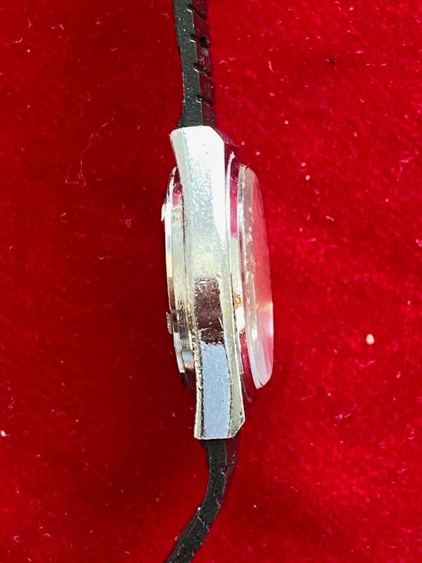 Continental Quartz Woman Economic Watch 30m Water Resistant 70s Collectors Item