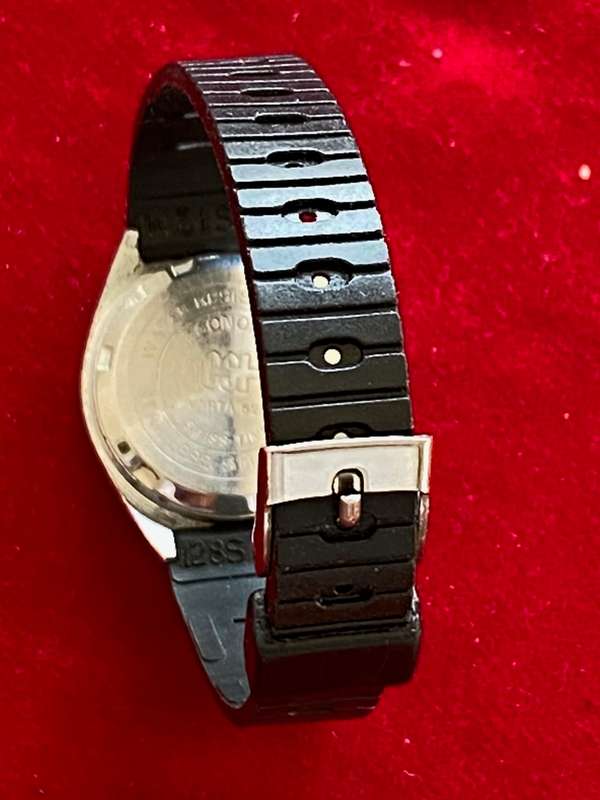 Continental Quartz Woman Economic Watch 30m Water Resistant 70s Collectors Item
