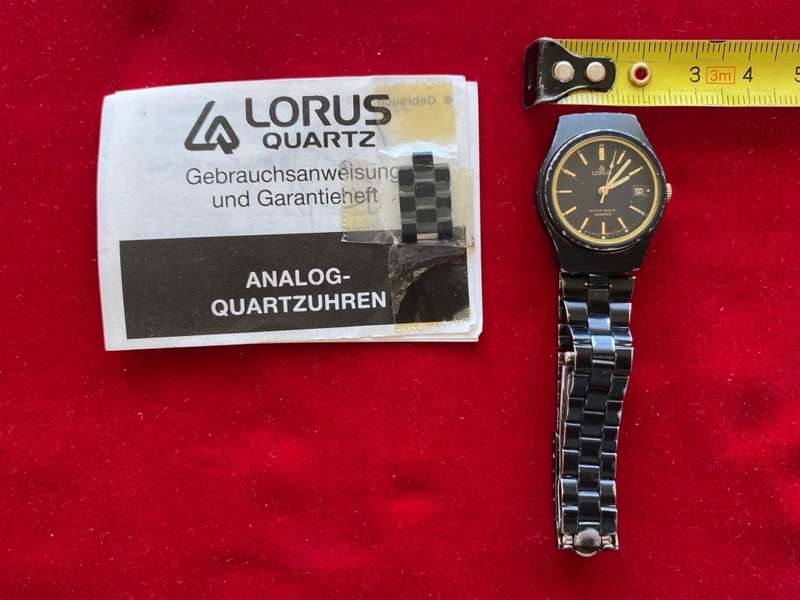 LORUS QUARTZ WATCH V247-0290 vintage from the 70s