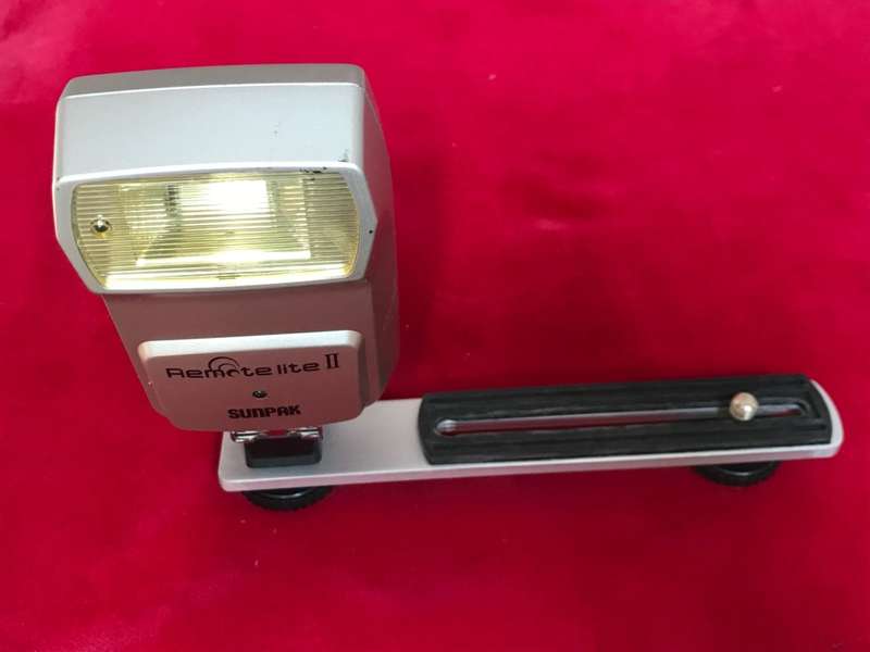 Sunpak Remote light II Camera Flash with extra camera flash rail