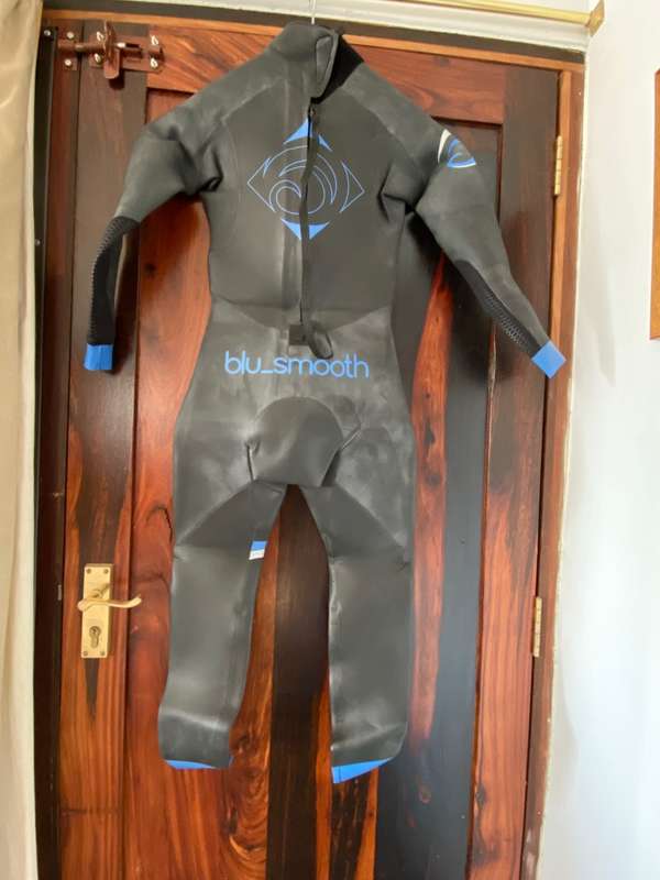 Blu Smooth Open Water Swimming Wetsuit, new, never used, Size XS, 2.5mm