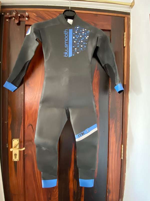 Blu Smooth Open Water Swimming Wetsuit, new, never used, Size XS, 2.5mm