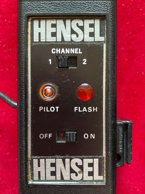 Hensel Flash Pilot Set, secondhand item, gets power, when batteries are in ,but not tested with