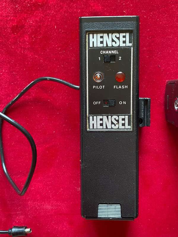 Hensel Flash Pilot Set, secondhand item, gets power, when batteries are in ,but not tested with