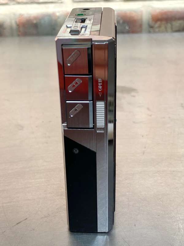 AIWA HS-G 55 Stereo Cassette Player Walkman vintage , comes with earbuds (no brand)