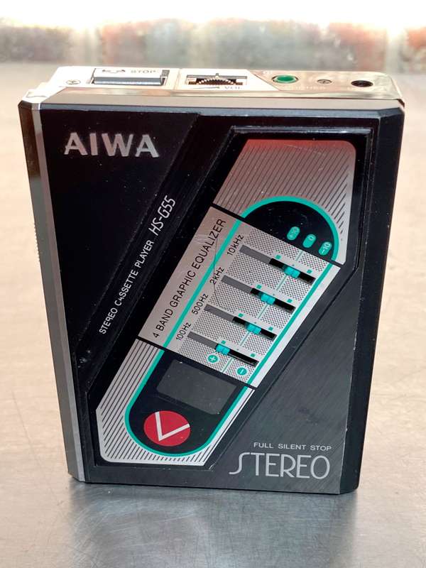 AIWA HS-G 55 Stereo Cassette Player Walkman vintage , comes with earbuds (no brand)