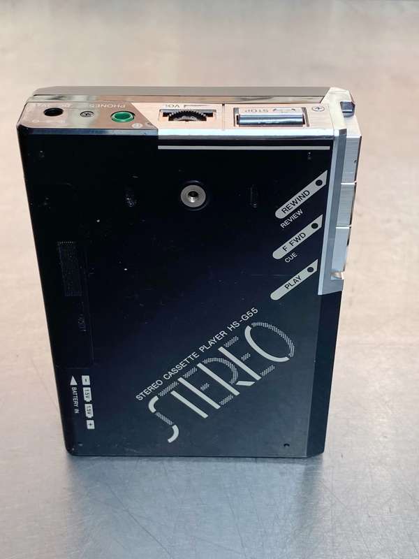 AIWA HS-G 55 Stereo Cassette Player Walkman vintage , comes with earbuds (no brand)