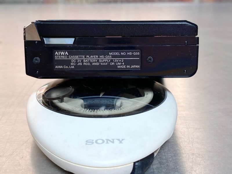 AIWA HS-G 55 Stereo Cassette Player Walkman vintage , comes with earbuds (no brand)
