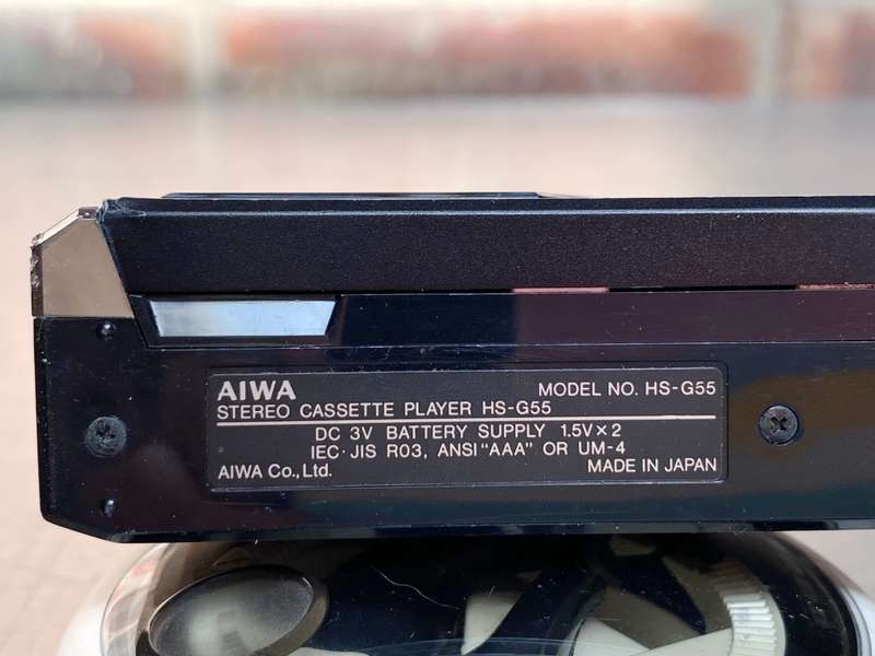 AIWA HS-G 55 Stereo Cassette Player Walkman vintage , comes with earbuds (no brand)