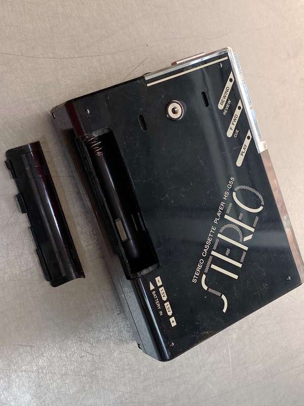 AIWA HS-G 55 Stereo Cassette Player Walkman vintage , comes with earbuds (no brand)