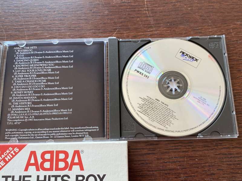 Abba The Hits Box (3 cds) from the 80s in orginal box, vintage, collectors item