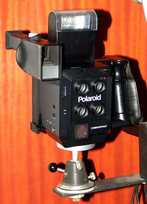 POLAROID MODEL 403 MINIPORTRAIT PASSPORT ID CAMERA