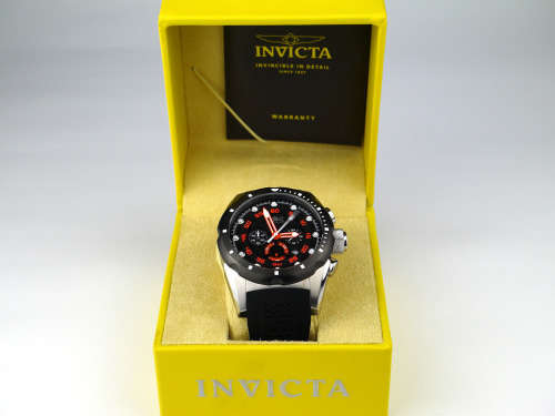 Retail: R7990.00 INVICTA SPEEDWAY CHRONOGRAPH 20305 NEW IN BOX