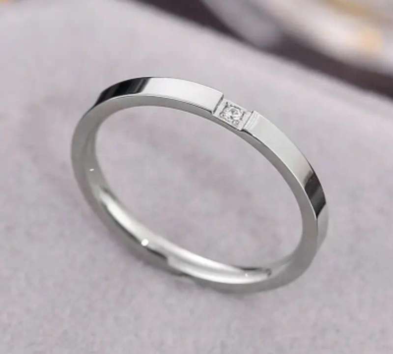 Titanium ring with zircon stone