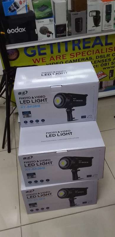 200watts  LED continuous studio light.