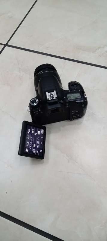 Canon 77d  slr camera