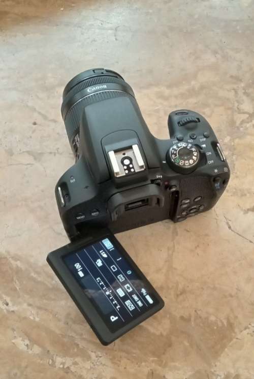Canon 800d slr camera