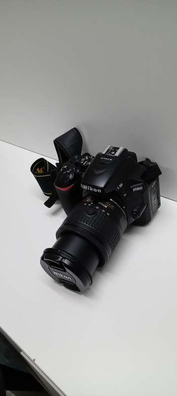 Nikon D5600 + 70-300mm Zoom (Combo)