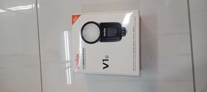 Godox V1 speedlight for canon