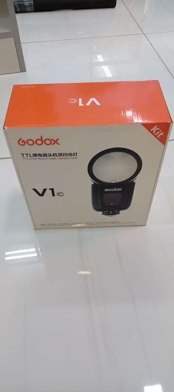 Godox V1 speedlight for canon