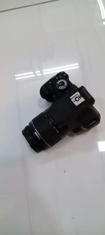 Canon 1200D slr camera