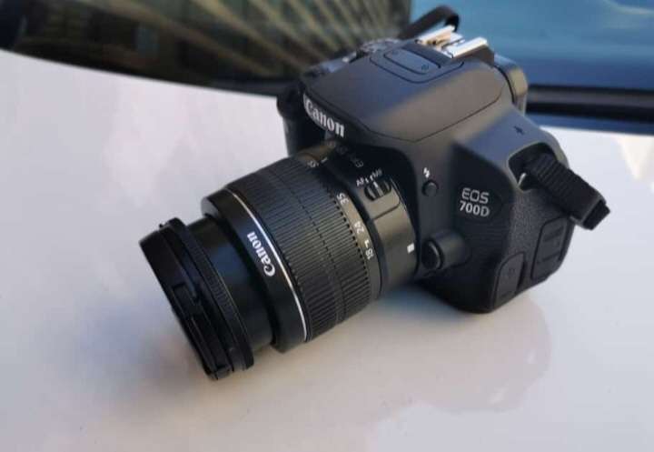 Canon 700d slr camera