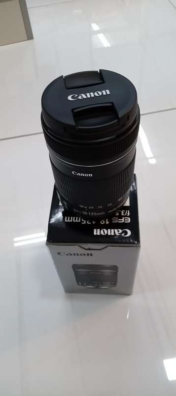 Canon 18-135mm f/3.5-5.6 IS ZOOM LENS