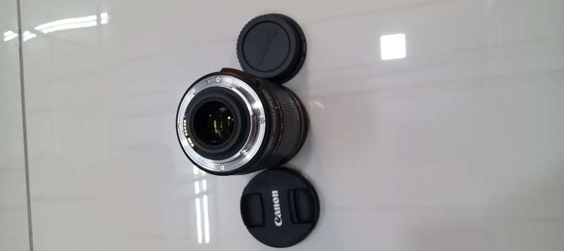 Canon 18-135mm f/3.5-5.6 IS ZOOM LENS