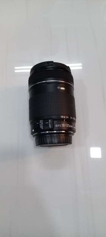 Canon 18-135mm f/3.5-5.6 IS ZOOM LENS