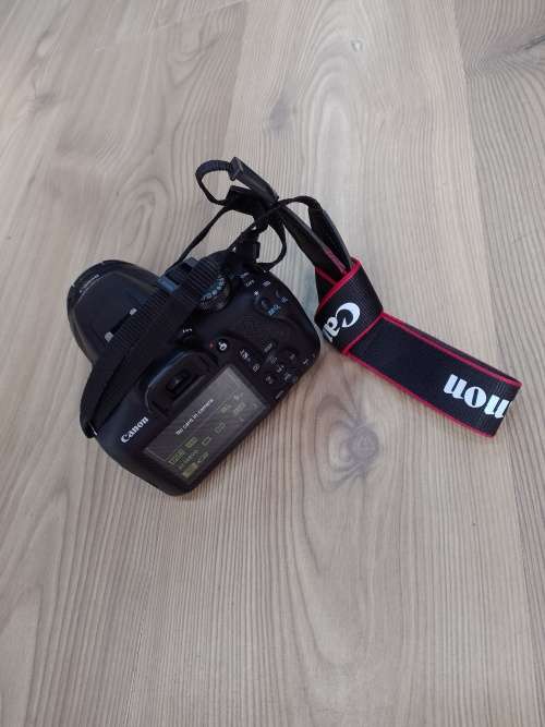 canon 2000d slr camera