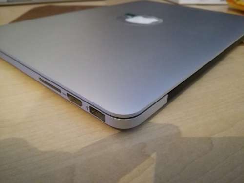 Macbook Pro (Retina) 13 inch Core i5 2.4ghz. 4gb ram 128gb SSD