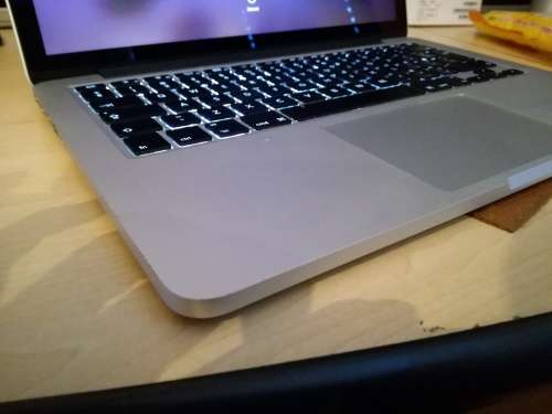 Macbook Pro (Retina) 13 inch Core i5 2.4ghz. 4gb ram 128gb SSD