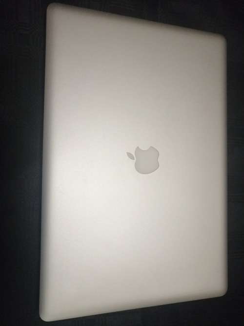 Macbook Pro 17nch 500gb hdd 16gb ram i7