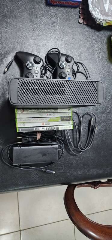 XBOX + 5 Games
