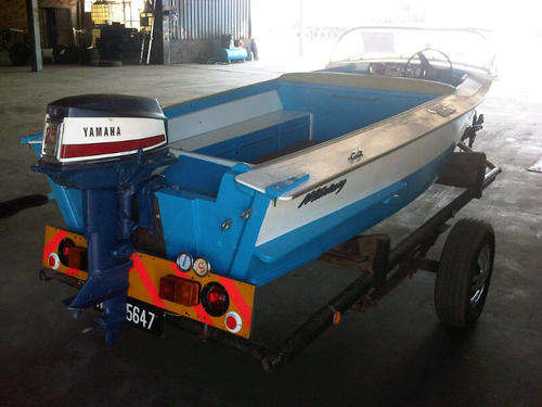 DAM OR BAY BOAT, CAN SIT UP TO 6 PERSONS