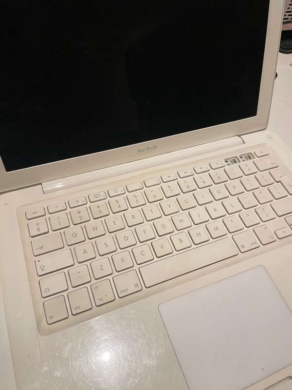 MacBook Unibody (FOR PARTS)