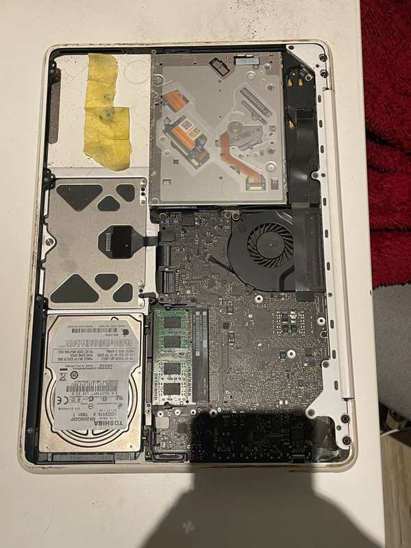 MacBook Unibody (FOR PARTS)