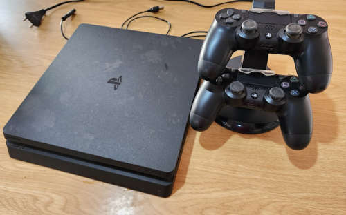 Sony PS4 - Playstation 4 console with 2 controllers, a charging stand and 2 games