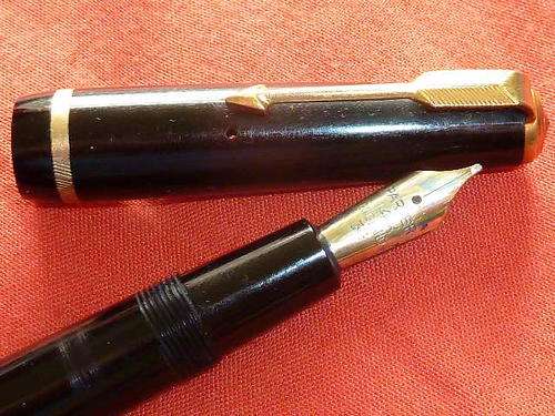 PARKER DUOFOLD FOUNTAIN PEN- FULL SIZE - JET BLACK - SUPERB 14K Gold NIB- C1953