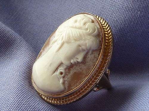 Cameo and Halmarked  Gold Ring